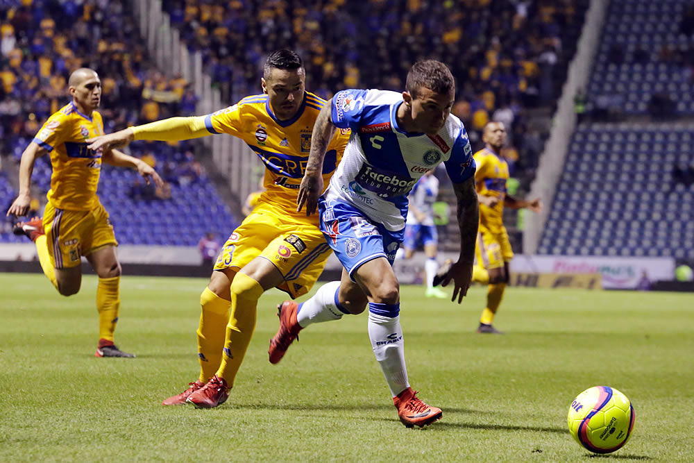 Puebla le pegó al Tigres y le abolló la corona con goles de Angulo y Acuña.
