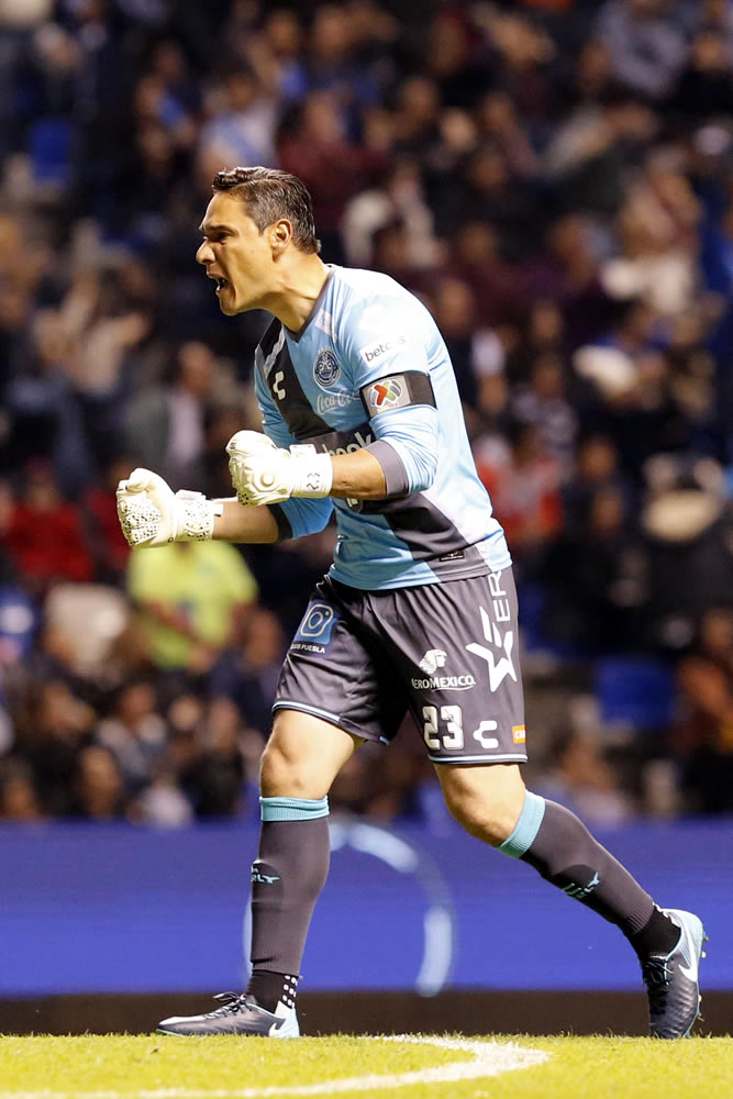 Puebla le pegó al Tigres y le abolló la corona con goles de Angulo y Acuña.