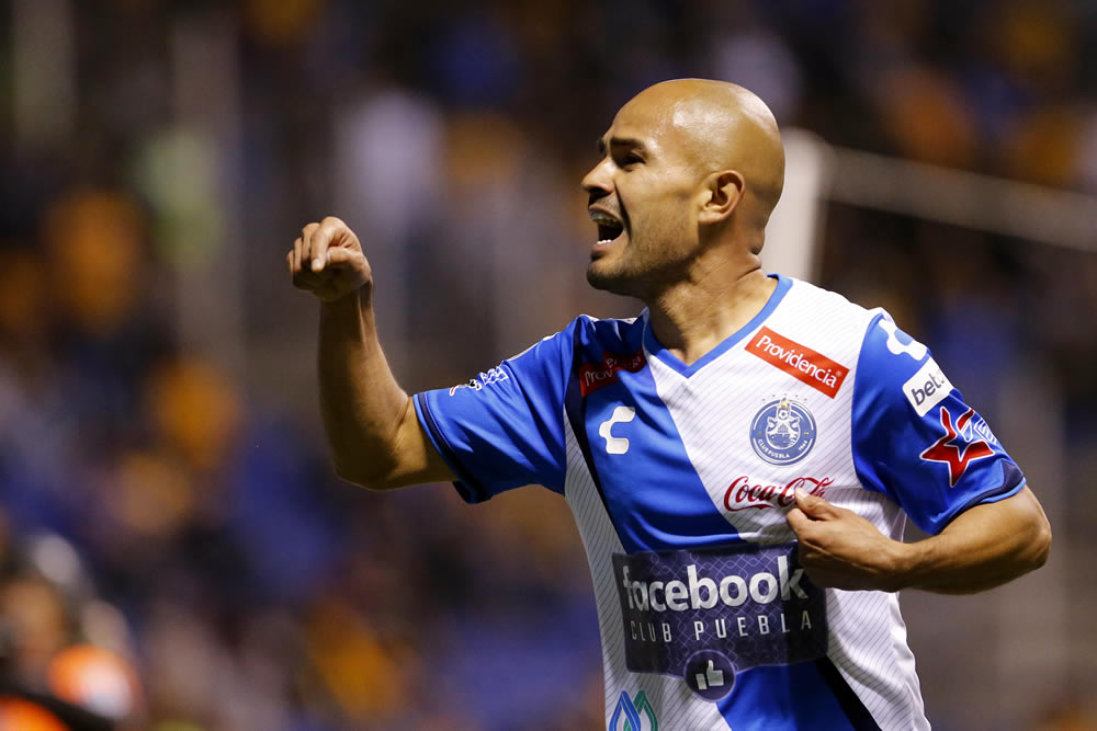 Puebla le pegó al Tigres y le abolló la corona con goles de Angulo y Acuña.