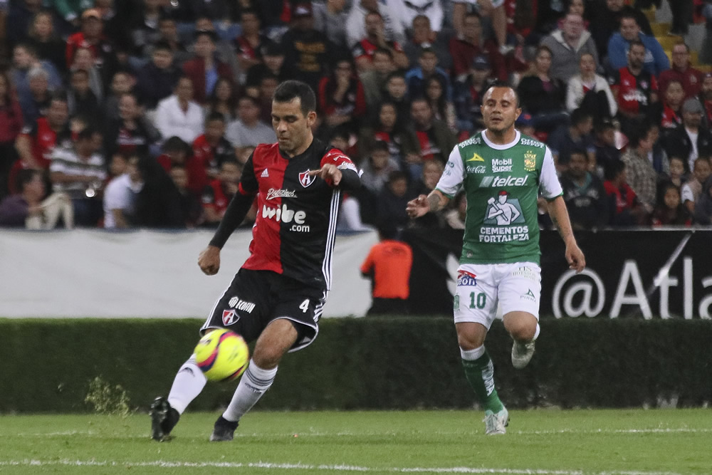 Boselli siguió en plan goleador y el León devoró al Zorro