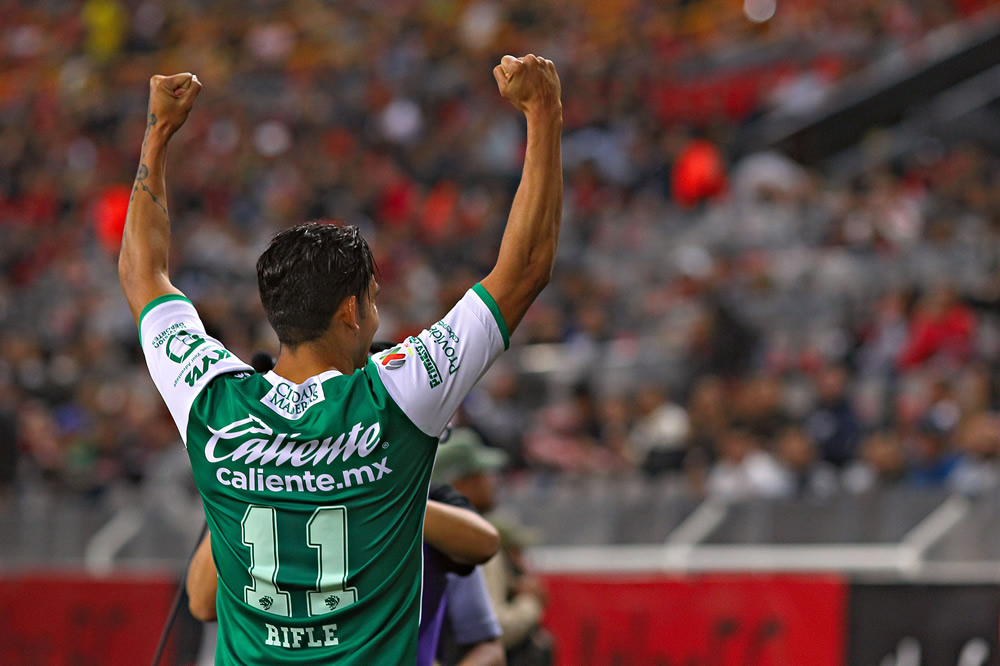 Boselli siguió en plan goleador y el León devoró al Zorro