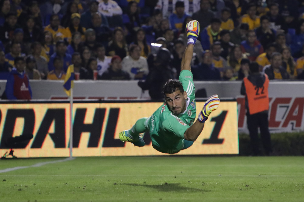 Tigres derrotó 3-2 a Pachuca para llegar a siete puntos en el torneo