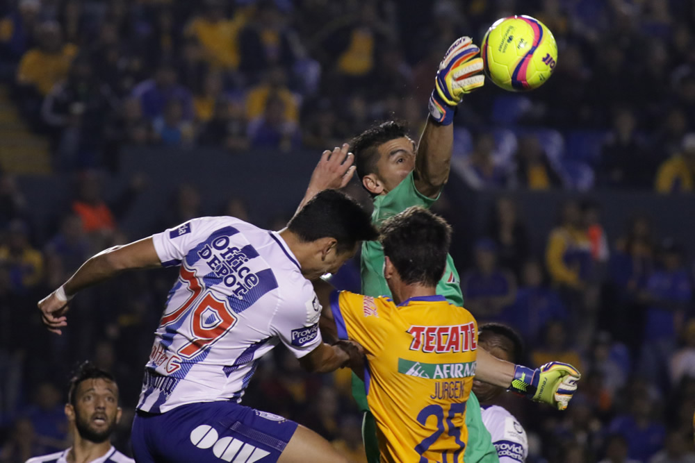 Tigres derrotó 3-2 a Pachuca para llegar a siete puntos en el torneo