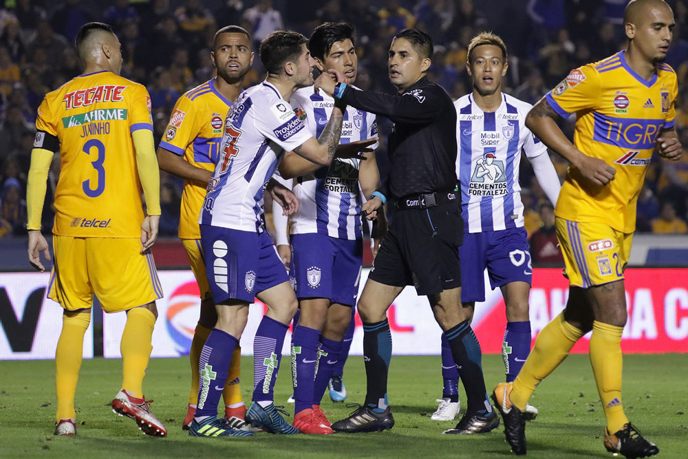 Tigres derrotó 3-2 a Pachuca para llegar a siete puntos en el torneo