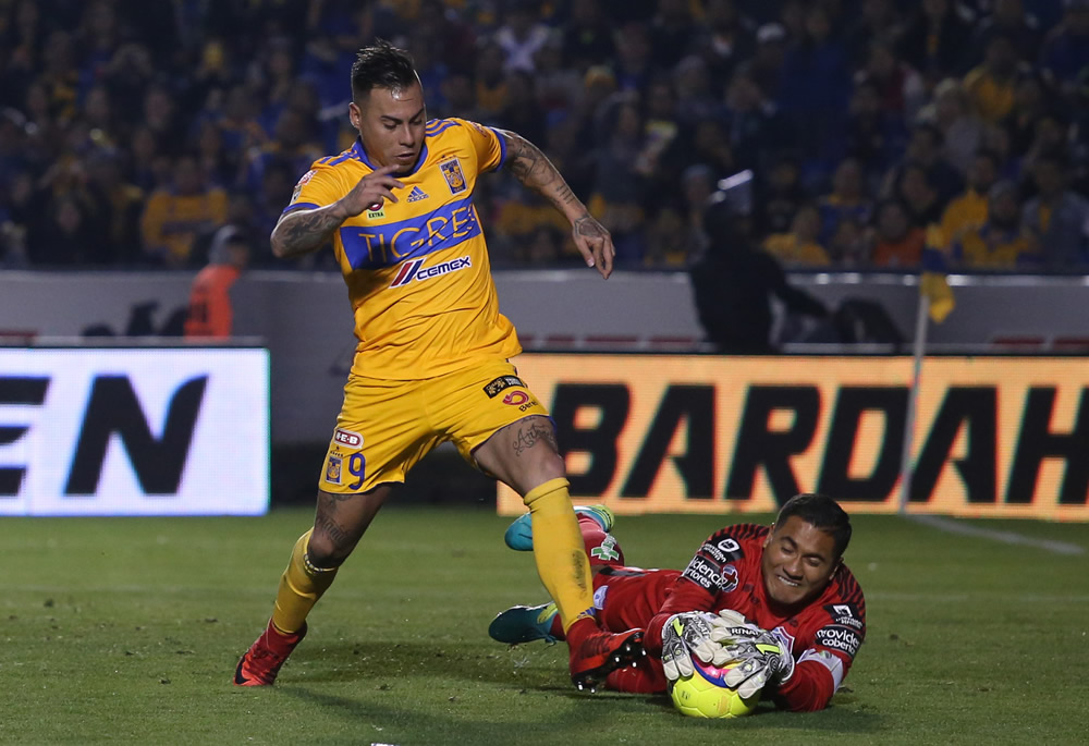 Tigres derrotó 3-2 a Pachuca para llegar a siete puntos en el torneo