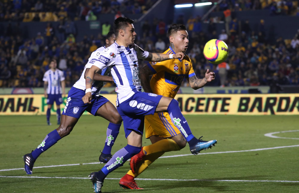 Tigres derrotó 3-2 a Pachuca para llegar a siete puntos en el torneo