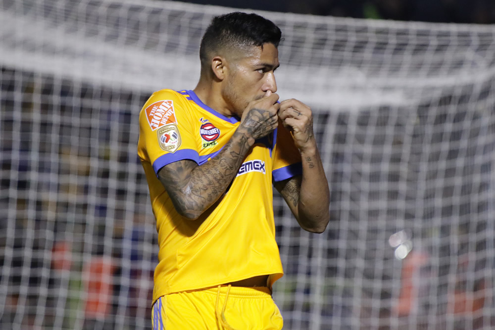 Tigres derrotó 3-2 a Pachuca para llegar a siete puntos en el torneo
