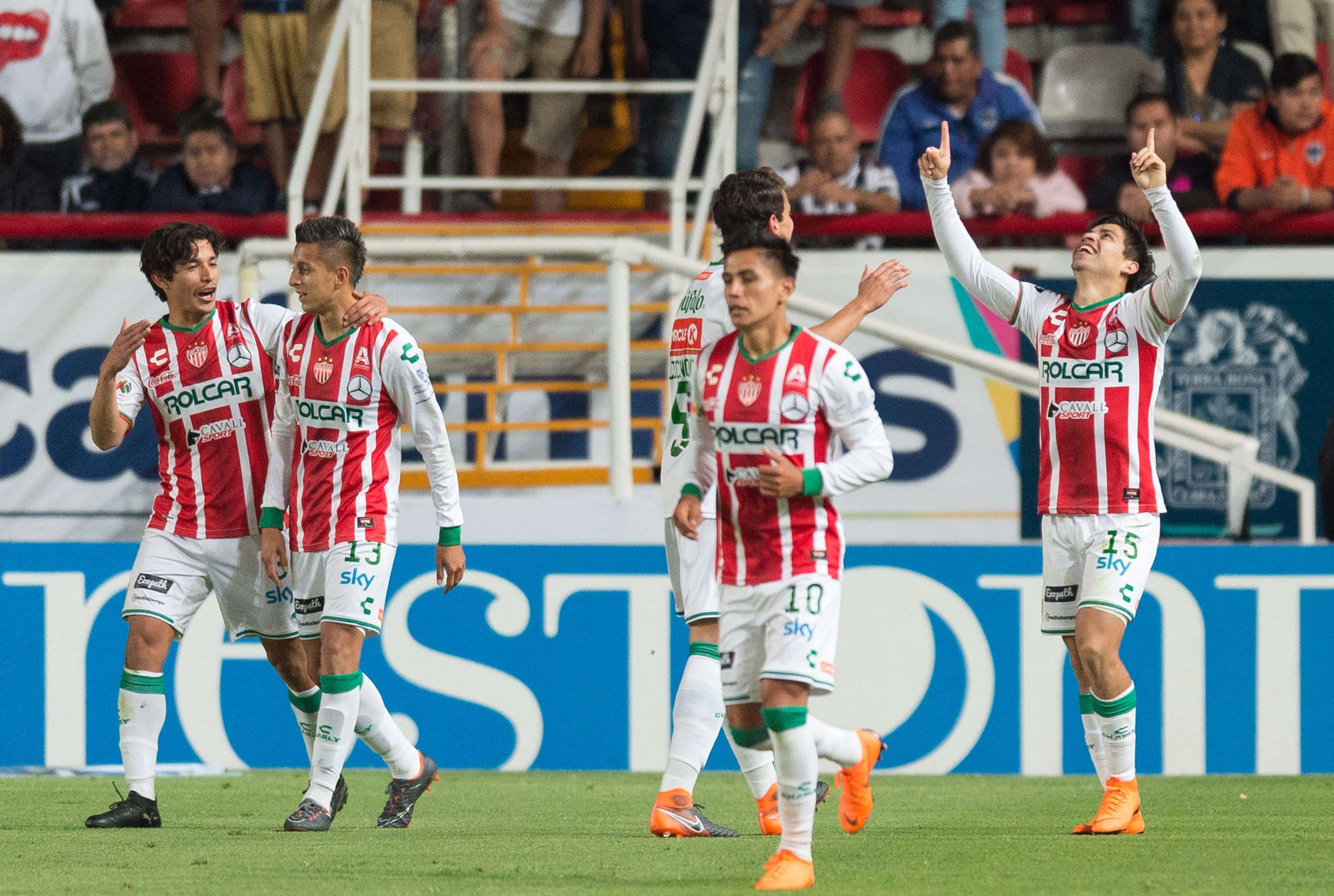 Necaxa electrocutó a Monterrey en el Victoria