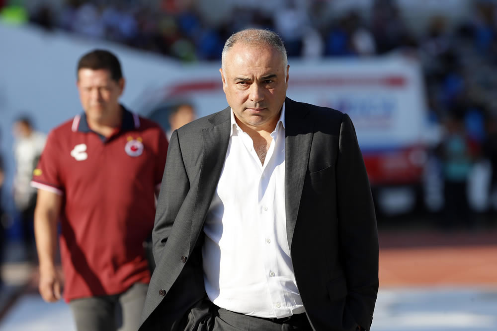 Cinco goles y Lobos BUAP masacró a los Tiburones de Veracruz.