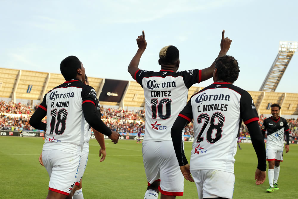 Cinco goles y Lobos BUAP masacró a los Tiburones de Veracruz.