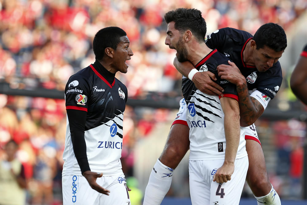 Cinco goles y Lobos BUAP masacró a los Tiburones de Veracruz.