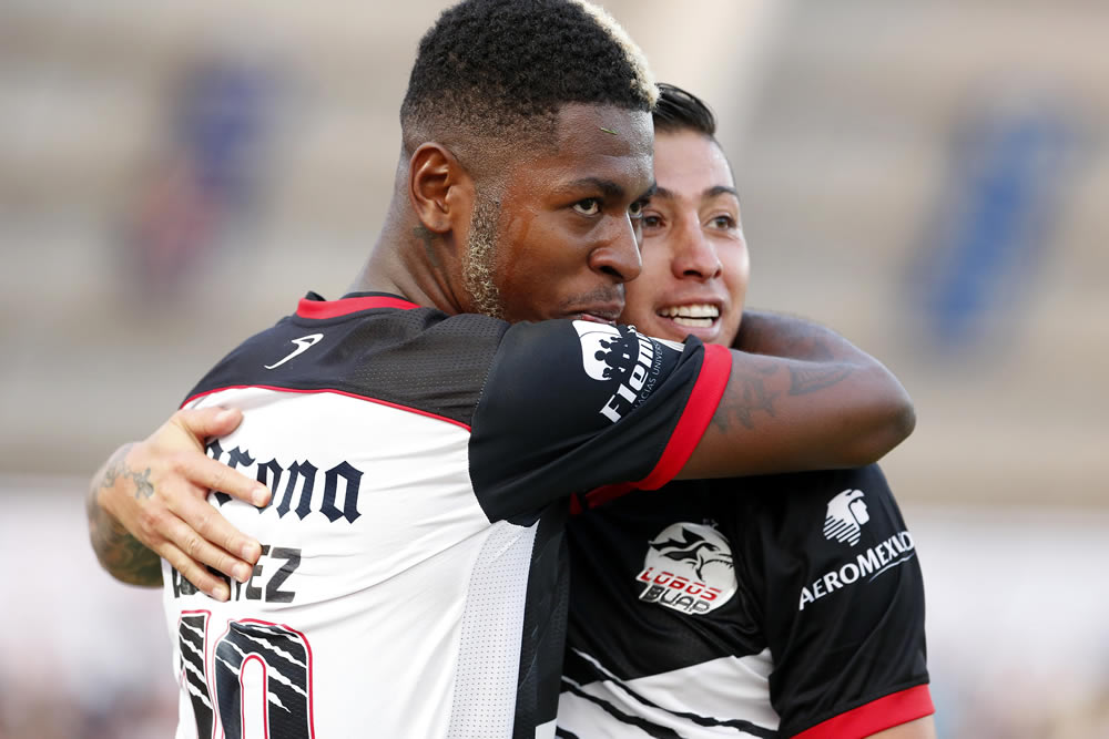 Cinco goles y Lobos BUAP masacró a los Tiburones de Veracruz.
