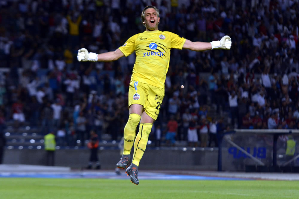 Cinco goles y Lobos BUAP masacró a los Tiburones de Veracruz.