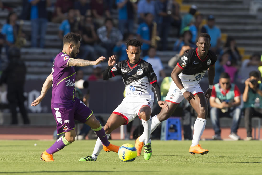 Cinco goles y Lobos BUAP masacró a los Tiburones de Veracruz.