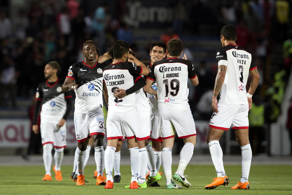 Cinco goles y Lobos BUAP masacró a los Tiburones de Veracruz.