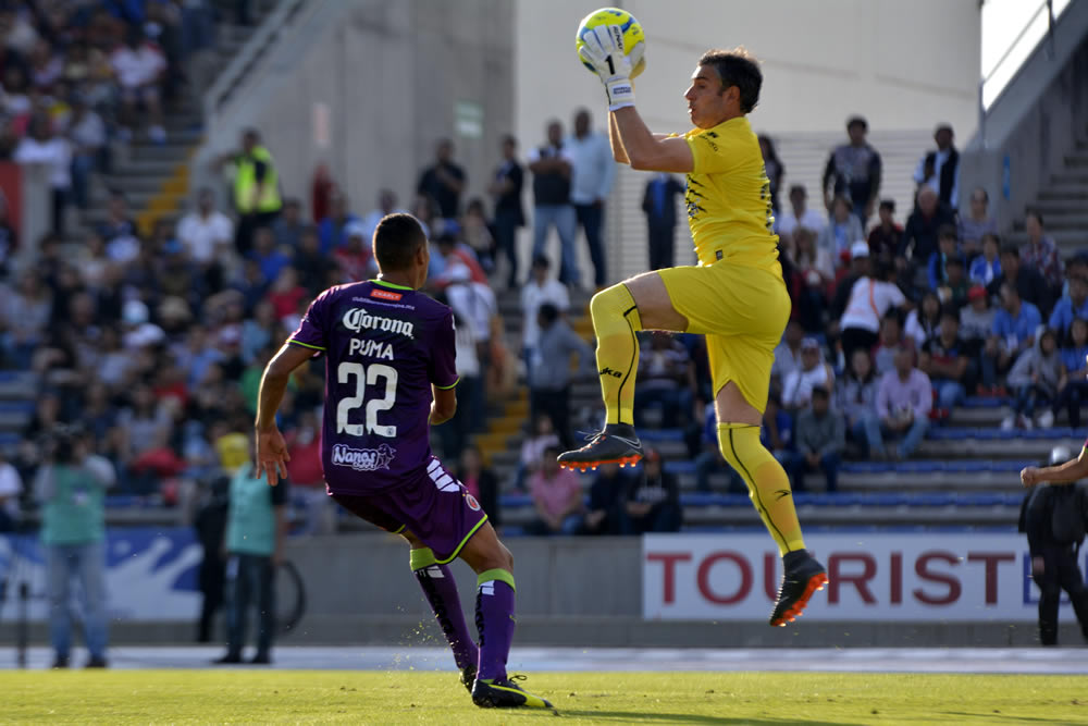 Cinco goles y Lobos BUAP masacró a los Tiburones de Veracruz.