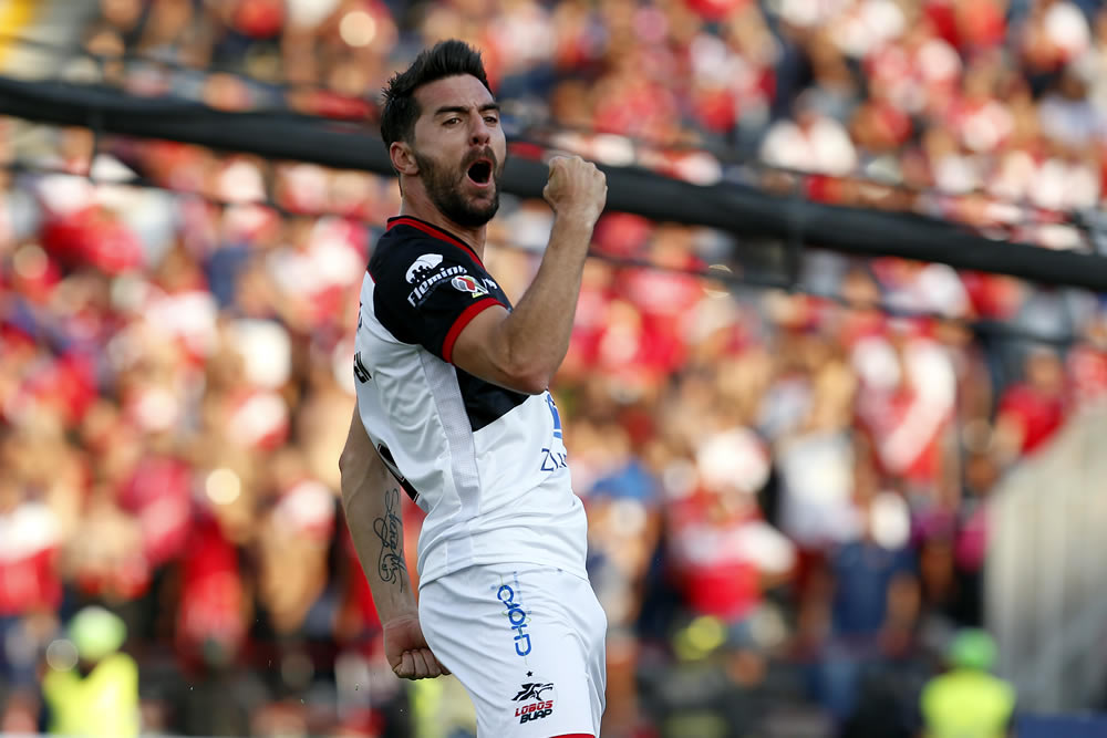 Cinco goles y Lobos BUAP masacró a los Tiburones de Veracruz.