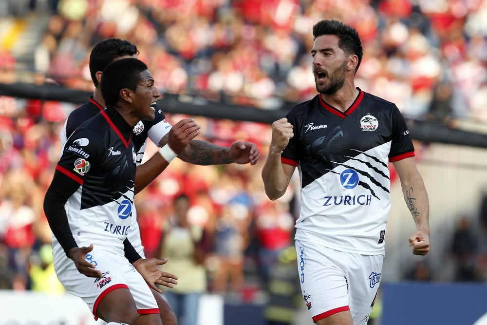 Cinco goles y Lobos BUAP masacró a los Tiburones de Veracruz.