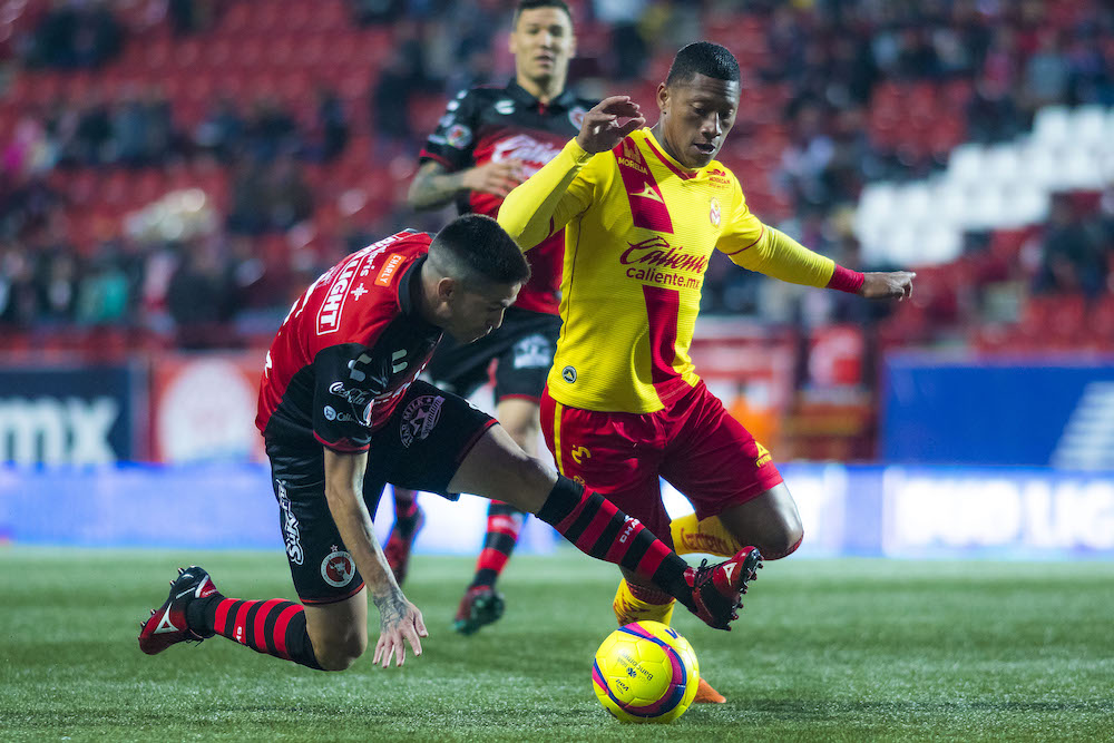 Los postes fueron aliados de Monarcas en Tijuana