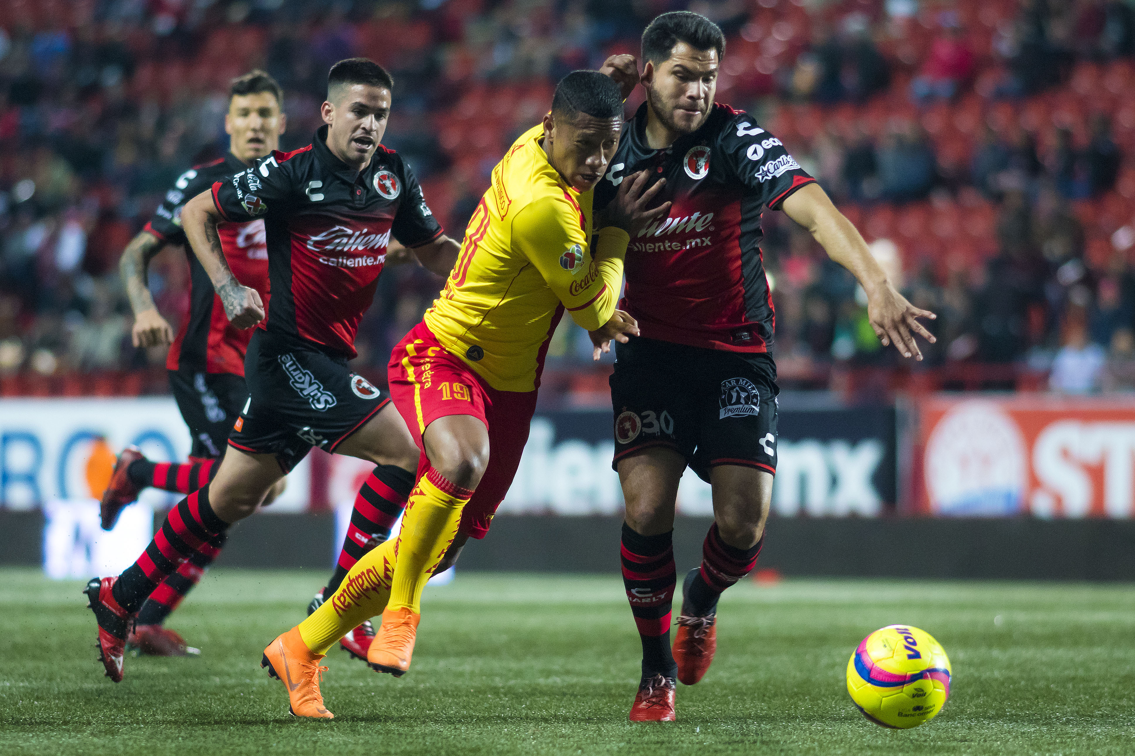 Los postes fueron aliados de Monarcas en Tijuana