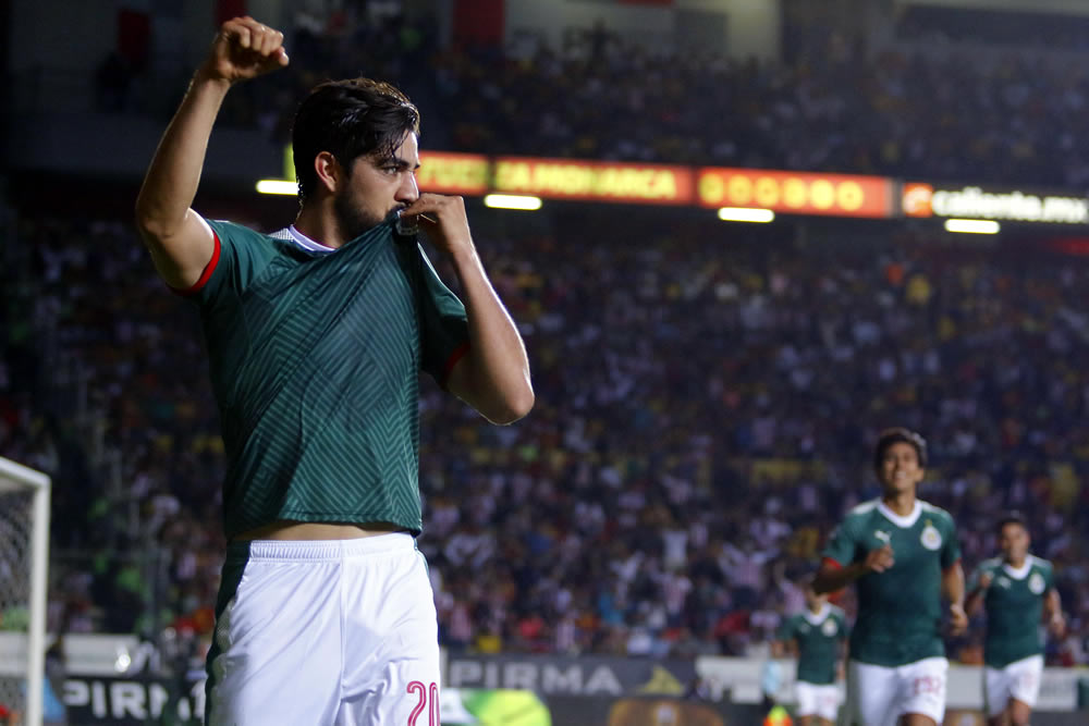 Con doblete de Rodolfo Pizarro, Chivas derrotó a Morelia.