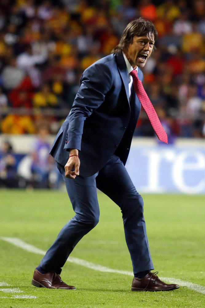 Con doblete de Rodolfo Pizarro, Chivas derrotó a Morelia.