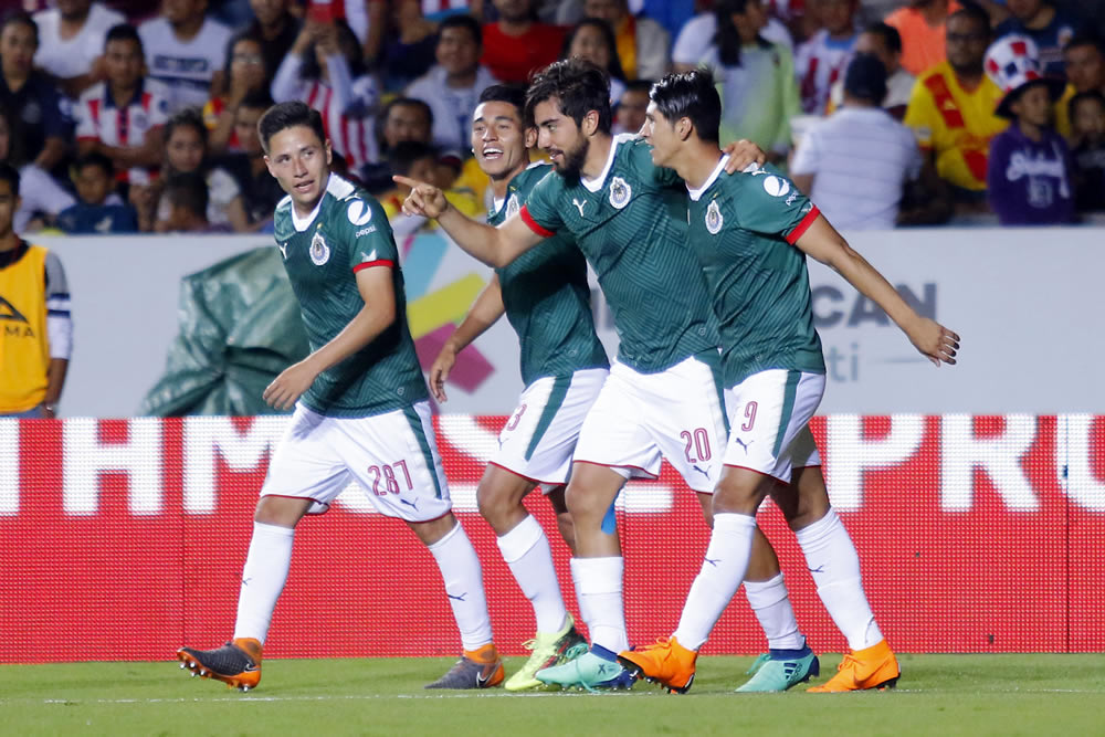 Con doblete de Rodolfo Pizarro, Chivas derrotó a Morelia.