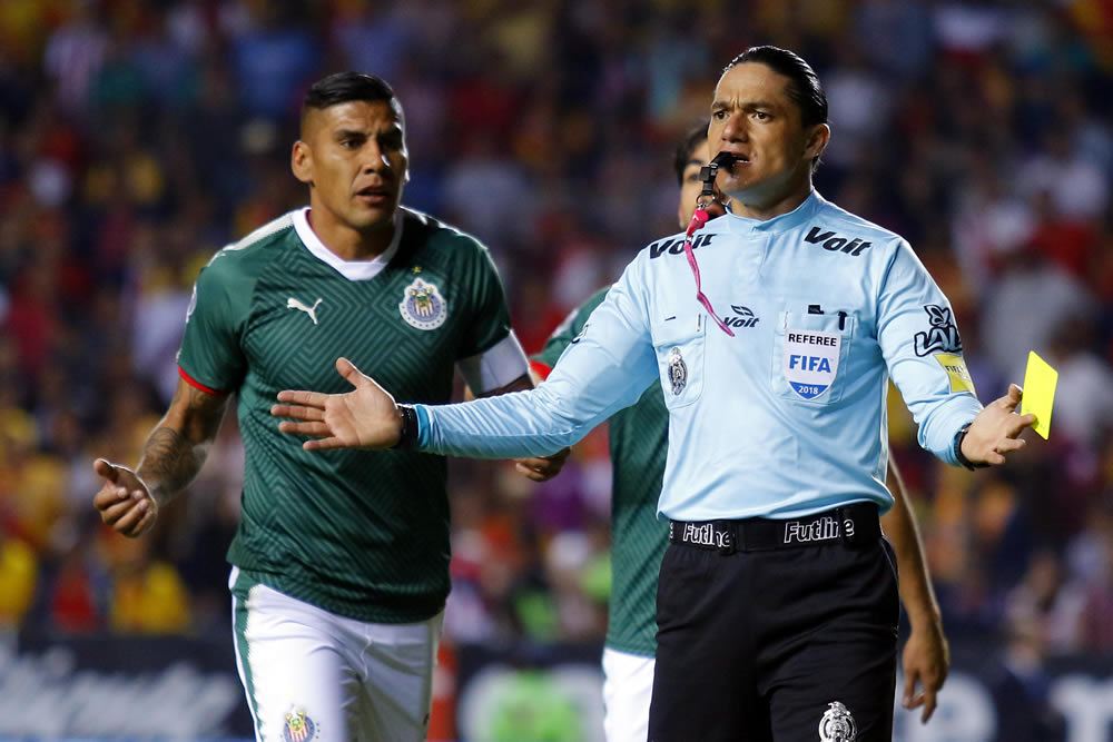 Con doblete de Rodolfo Pizarro, Chivas derrotó a Morelia.
