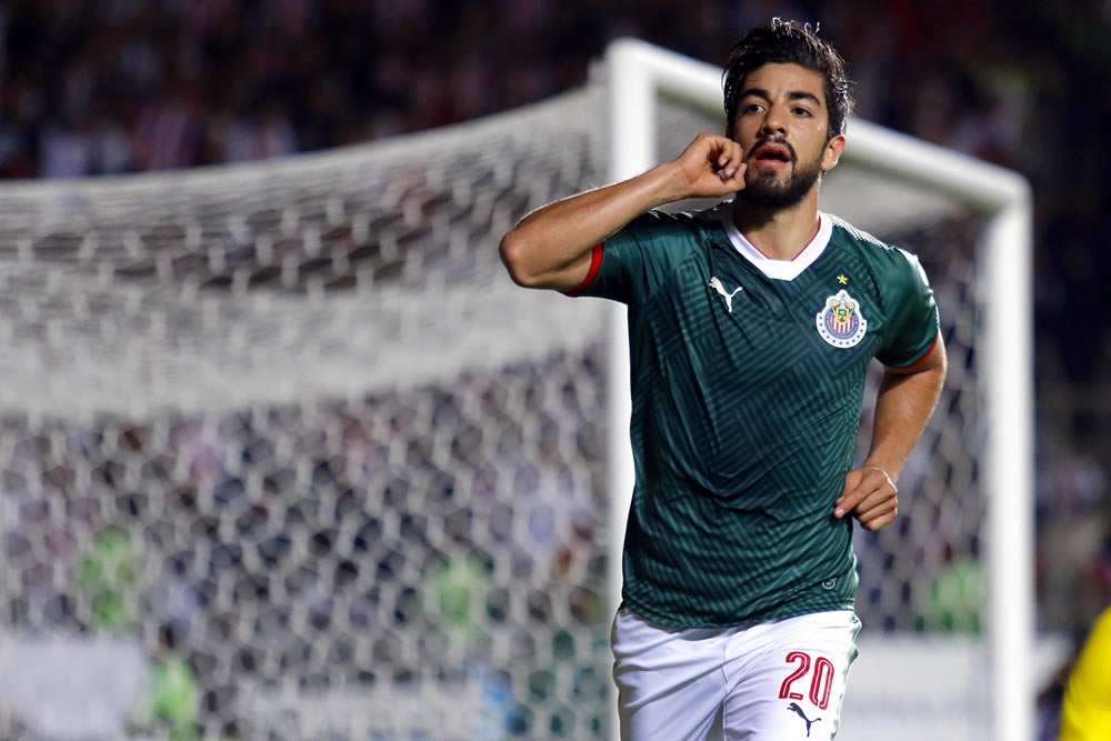 Con doblete de Rodolfo Pizarro, Chivas derrotó a Morelia.