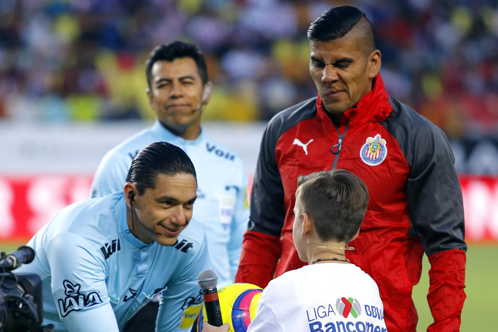 Con doblete de Rodolfo Pizarro, Chivas derrotó a Morelia.
