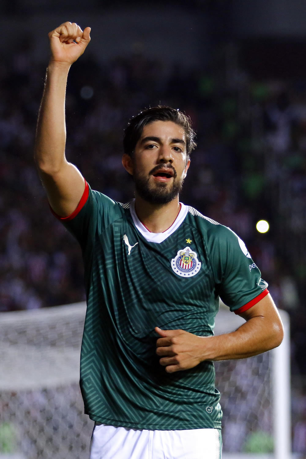 Con doblete de Rodolfo Pizarro, Chivas derrotó a Morelia.