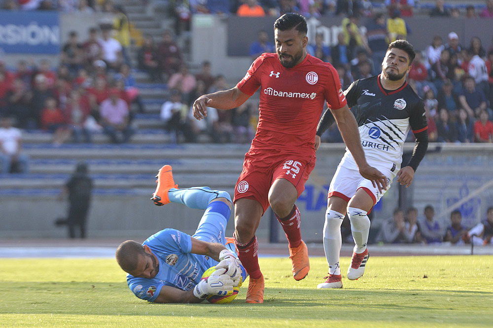 El Diablo se trepa a la cima a costa de Lobos que ya es sotanero