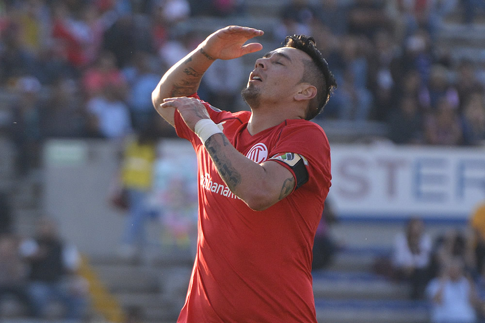 El Diablo se trepa a la cima a costa de Lobos que ya es sotanero