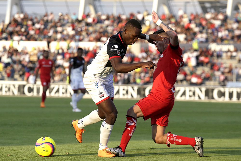 El Diablo se trepa a la cima a costa de Lobos que ya es sotanero