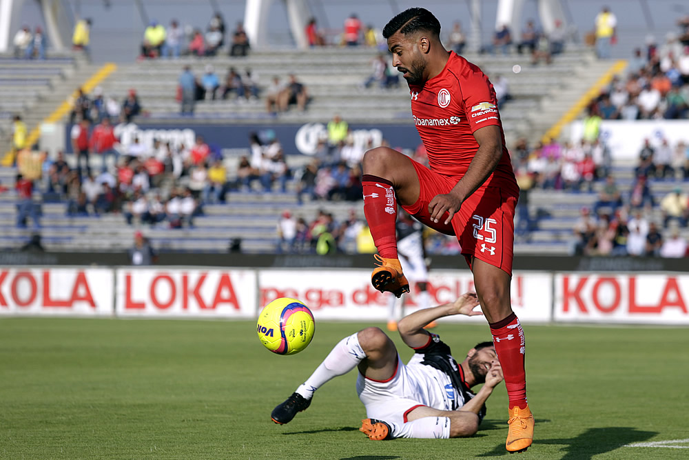 El Diablo se trepa a la cima a costa de Lobos que ya es sotanero