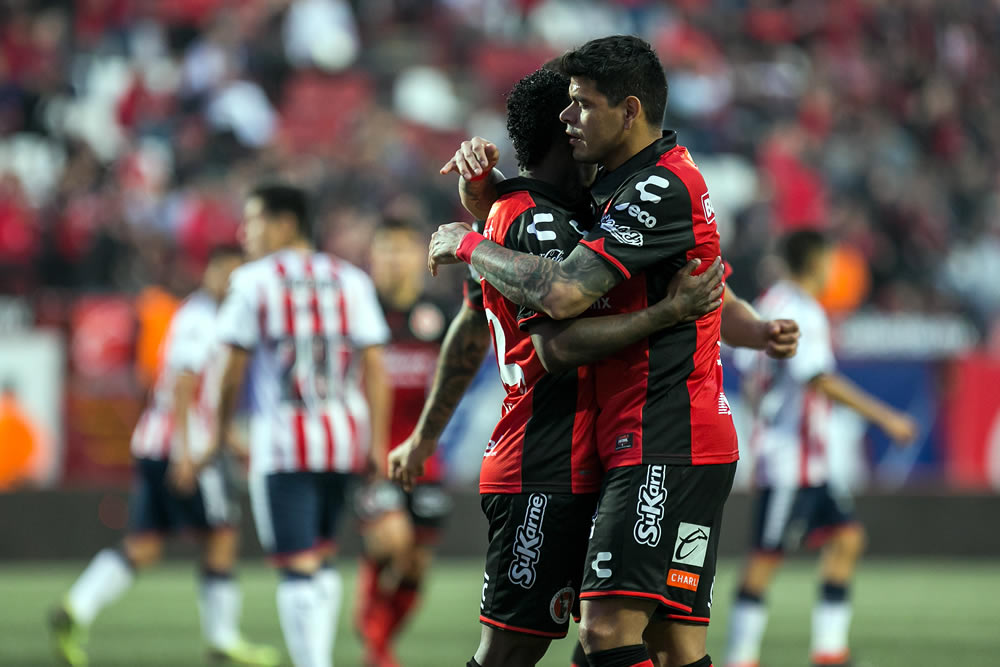 Los Xolos de Tijuana vencieron 3-0 a unas Chivas que prácticamente se despiden.