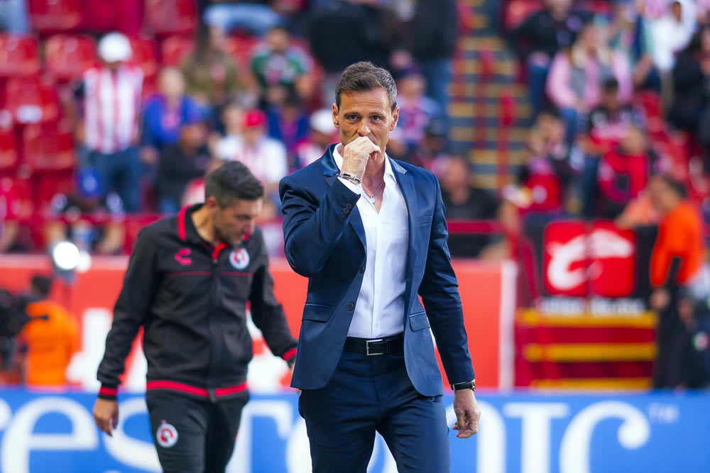 Los Xolos de Tijuana vencieron 3-0 a unas Chivas que prácticamente se despiden.