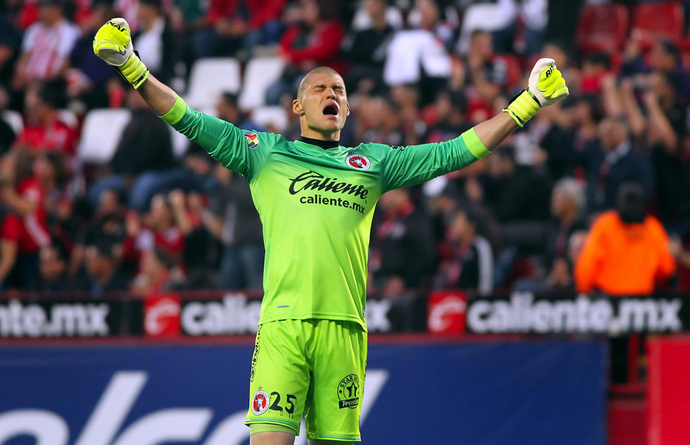 Los Xolos de Tijuana vencieron 3-0 a unas Chivas que prácticamente se despiden.