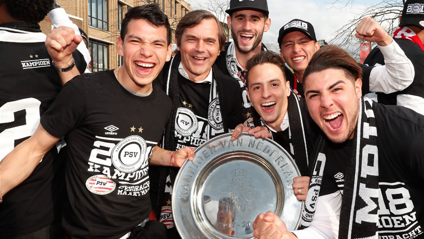 Chucky festejó en grande título con PSV