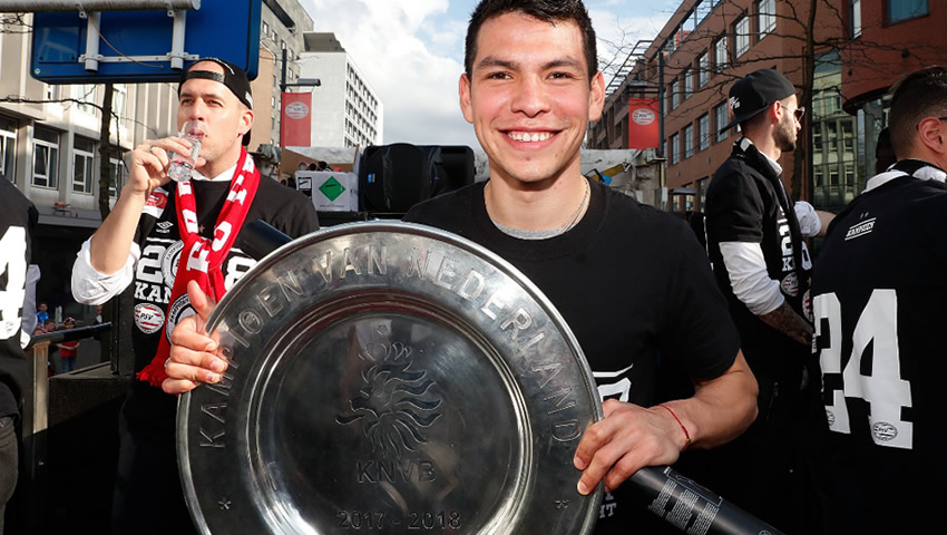 Chucky festejó en grande título con PSV