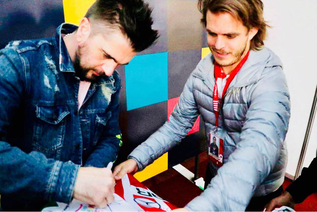 Juanes, el colombiano que cambió la 'camisa negra' por la del Necaxa