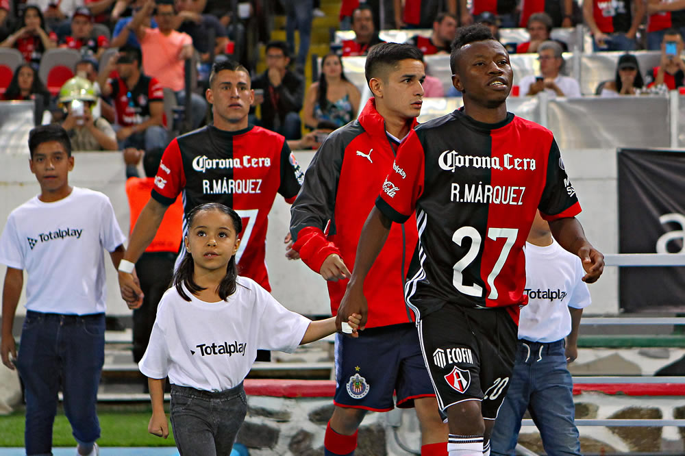 Con un solitario gol, los Zorros del Atlas derrotaron a las Chivas.