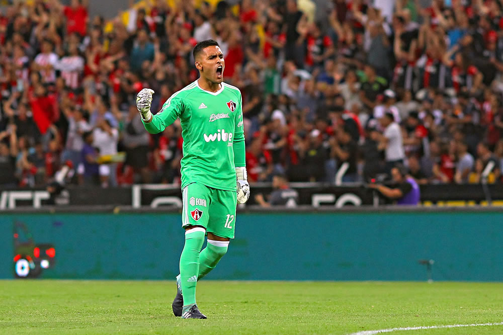 Con un solitario gol, los Zorros del Atlas derrotaron a las Chivas.