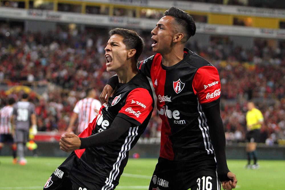 Con un solitario gol, los Zorros del Atlas derrotaron a las Chivas.