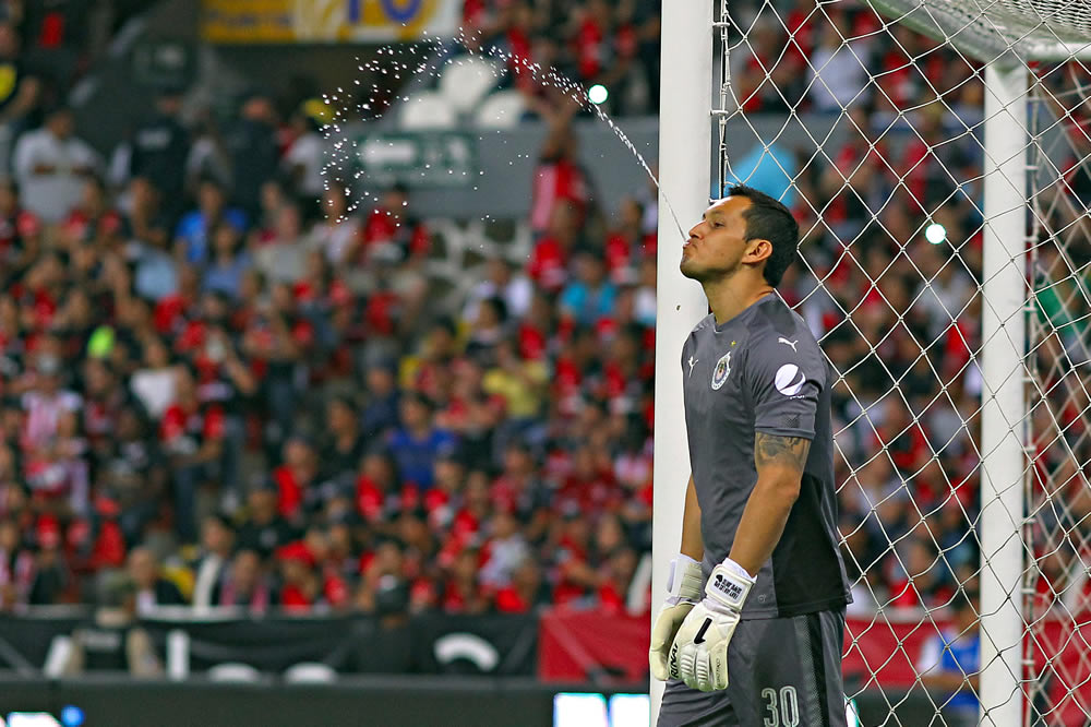 Con un solitario gol, los Zorros del Atlas derrotaron a las Chivas.