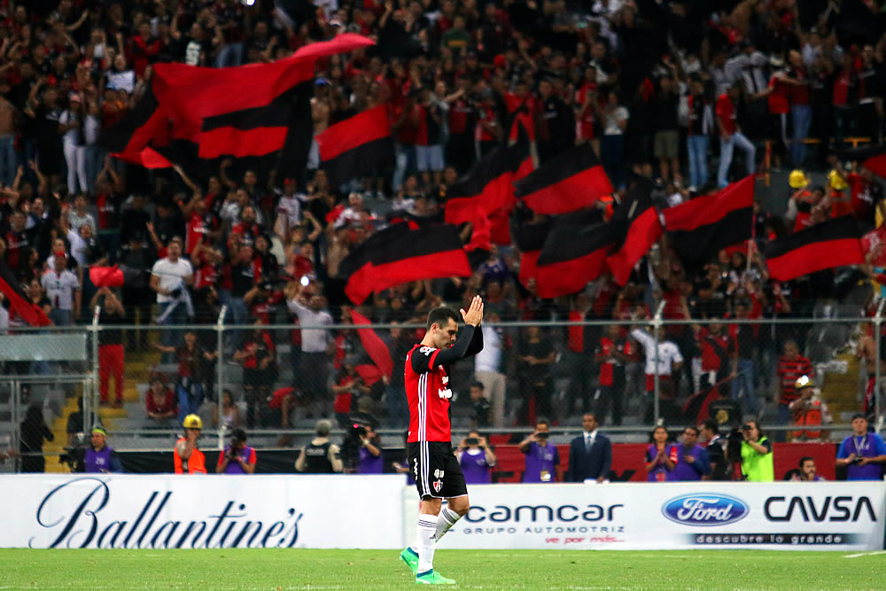Con un solitario gol, los Zorros del Atlas derrotaron a las Chivas.