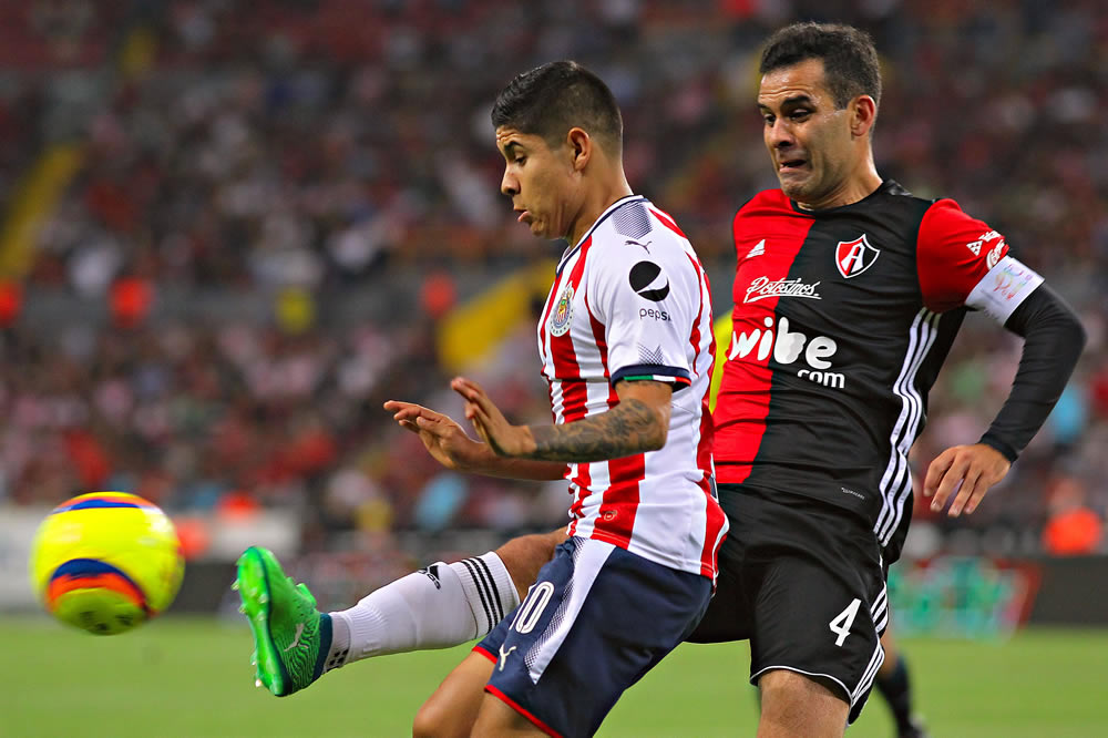 Con un solitario gol, los Zorros del Atlas derrotaron a las Chivas.