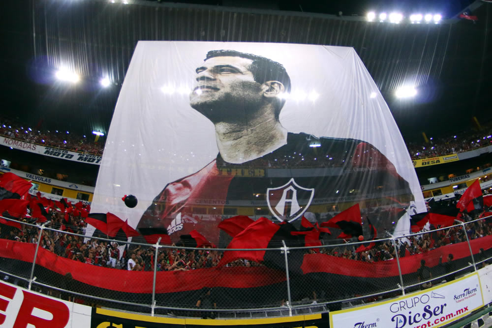 Con un solitario gol, los Zorros del Atlas derrotaron a las Chivas.