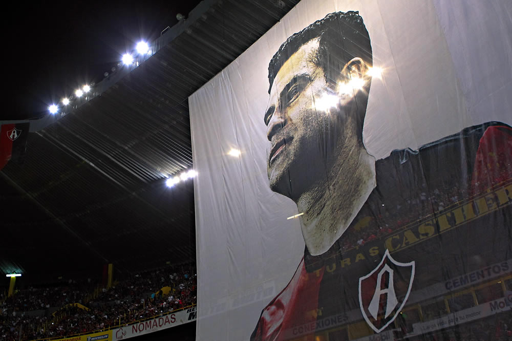 Con un solitario gol, los Zorros del Atlas derrotaron a las Chivas.