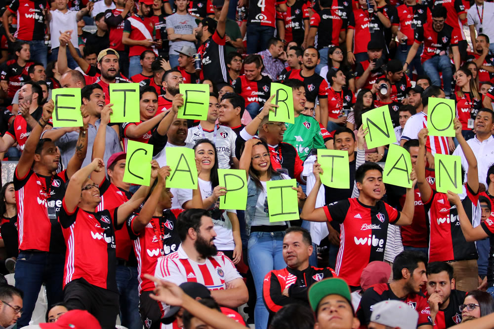 Con un solitario gol, los Zorros del Atlas derrotaron a las Chivas.